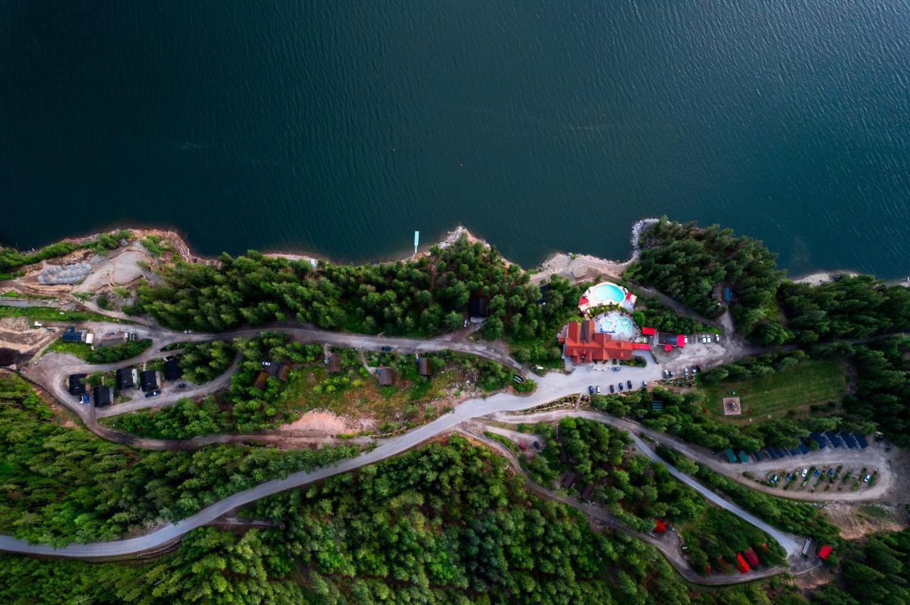 Halcyon Hot Springs Resort Exterior foto
